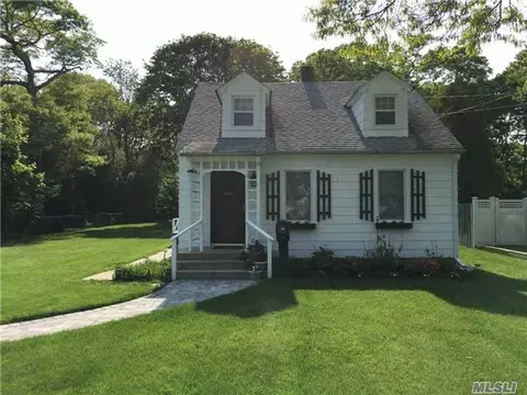 136 Washington Ave, Patchogue, NY 11772 photo 1