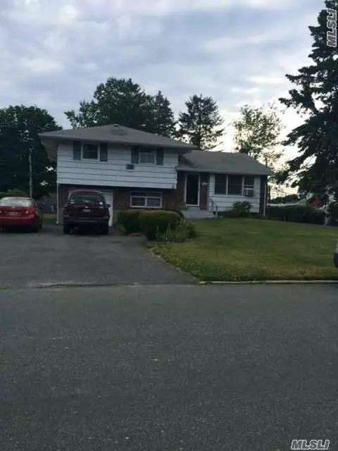 Undisclosed, Commack, NY 11725 photo 1