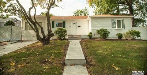 32 Hope Dr, Plainview, NY 11803 photo 1