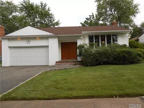 24 Netto Ln, Plainview, NY 11803 photo 1
