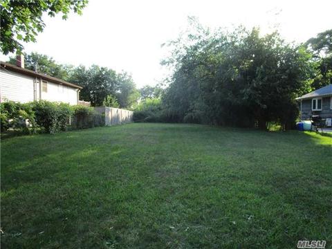 216 Ralph Ave, Babylon, NY 11702 photo 1