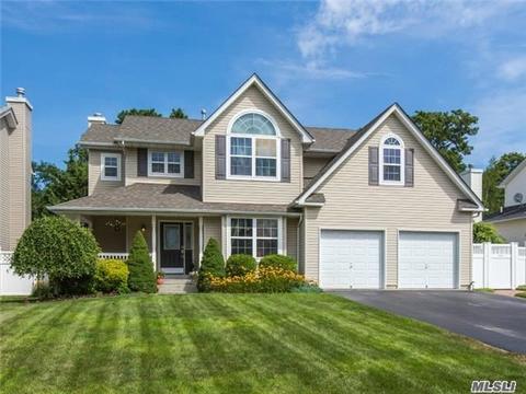 9 Rolling Hill Dr, Patchogue, NY 11772 photo 1