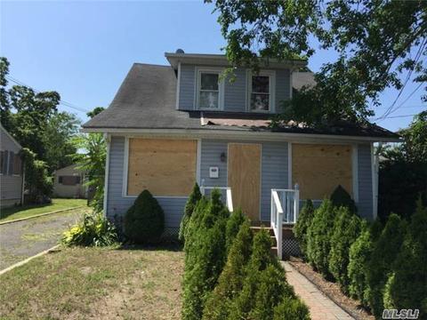 12 Edwards St, Patchogue, NY 11772 photo 1