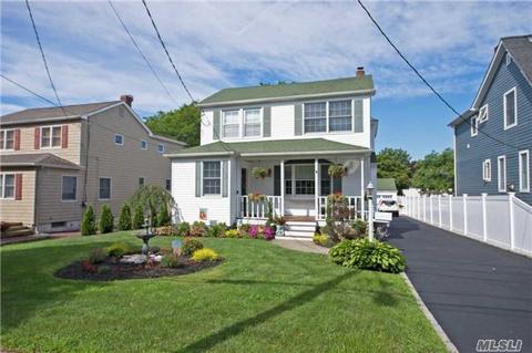 52 Frederick Ave, Babylon, NY 11702 photo 1