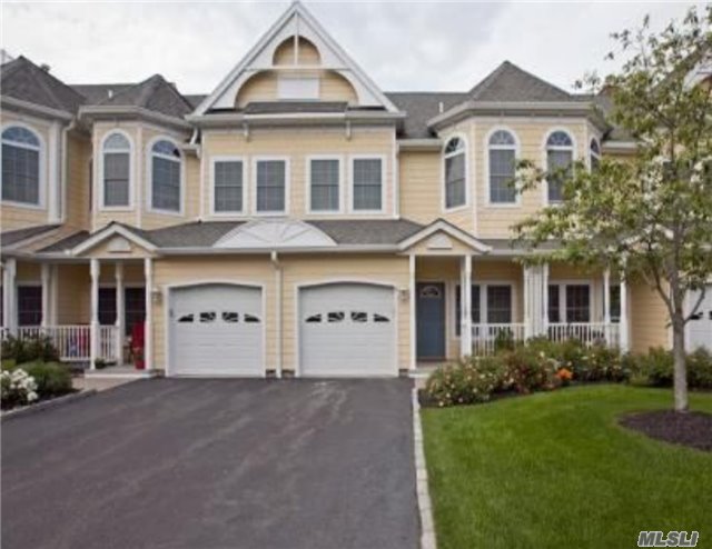 402 Tracy Ln, Patchogue, NY 11772 photo 1