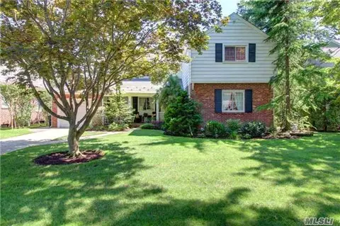 10 Primrose Ct, Garden City, NY 11530