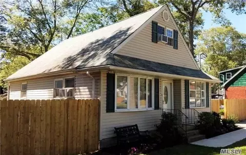 126 Mulford St, Patchogue, NY 11772 photo 1