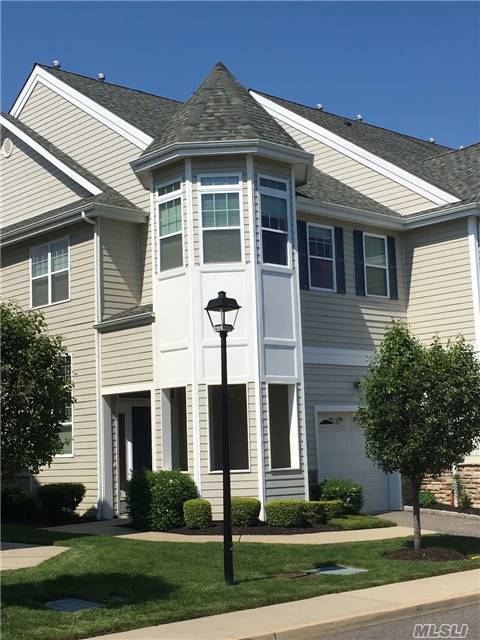 130 Jackie Ct, Patchogue, NY 11772 photo 1