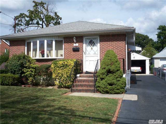 7 E Dover St, Valley Stream, NY 11580 photo 1