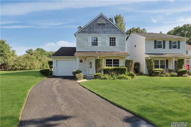 5 Heron Path, Coram, NY 11727 photo 1