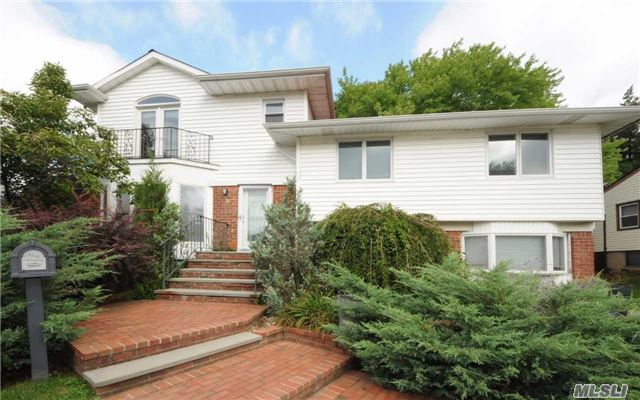 9 Saul Pl, Plainview, NY 11803 photo 1