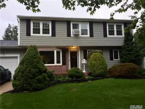 1 Parkview Dr, Commack, NY 11725 photo 1