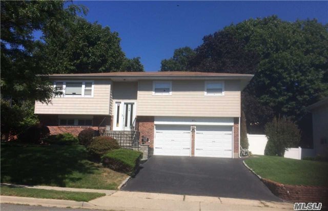 57 Beaumont Dr, Plainview, NY 11803 photo 1