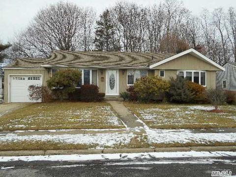 9 Shubert Ln, Bethpage, NY 11714 photo 1