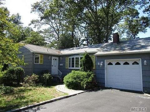 96 Evergreen Ln, E. Patchogue, NY 11772 photo 1