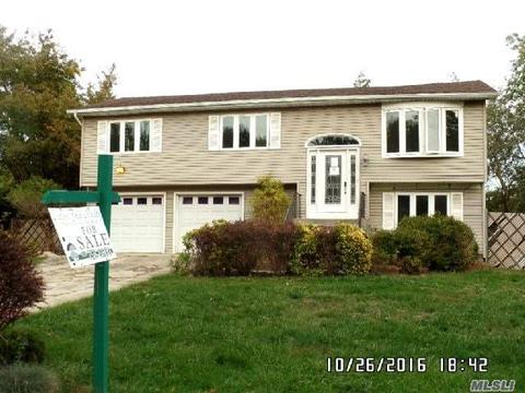 907 Sipp Ave, Patchogue, NY 11772 photo 1