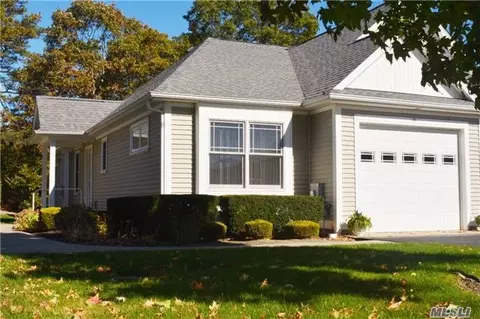 19 White Oak Ct, Coram, NY 11727 photo 1