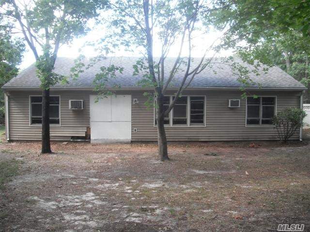 39 Walnut St, Coram, NY 11727 photo 1
