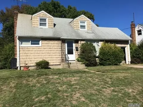 228 28th St, Lindenhurst, NY 11757 photo 1