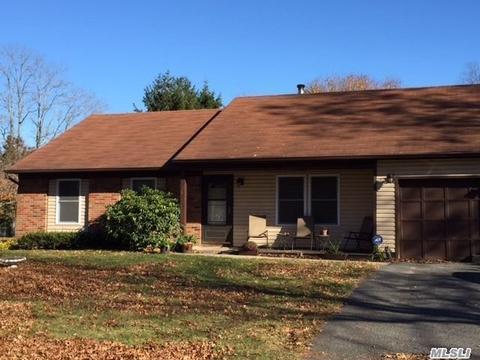 31 Malcolm Way, Riverhead, NY 11901 photo 1