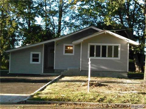 29 Elm St, Central Islip, NY 11722 photo 1