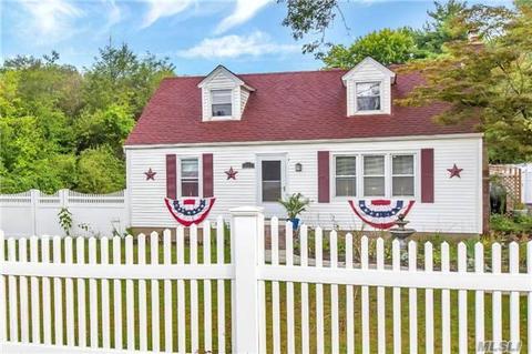 131 E Woodside Ave, Patchogue, NY 11772 photo 1