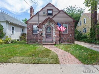 40 Devon St, Malverne, NY 11565 photo 1