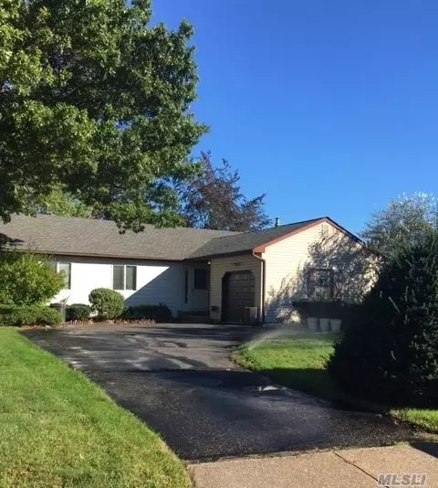 7 Osprey Dr, Patchogue, NY 11772 photo 1