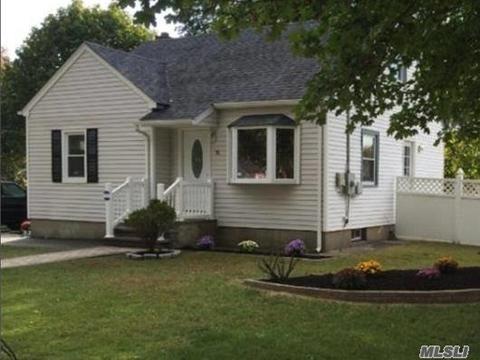 70 Sage St, Central Islip, NY 11722 photo 1