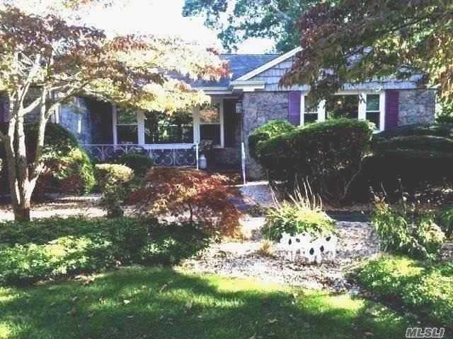 163 Ackerly St, Riverhead, NY 11901 photo 1