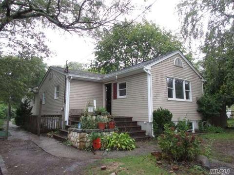 16 Juniper Ave, Patchogue, NY 11772 photo 1