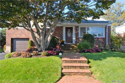 38 Forest Dr, Plainview, NY 11803 photo 1