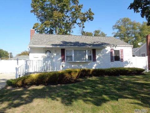 25 Terry Rd, Patchogue, NY 11772 photo 1
