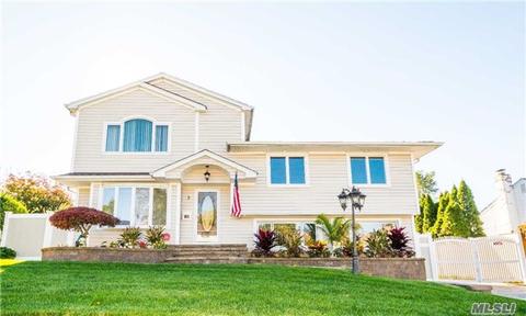3 Debora Dr, Plainview, NY 11803 photo 1