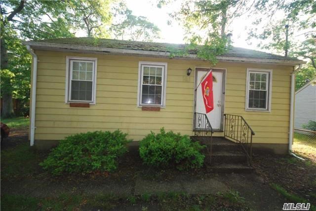 18 Franklin Ave, Mastic, NY 11950 photo 1
