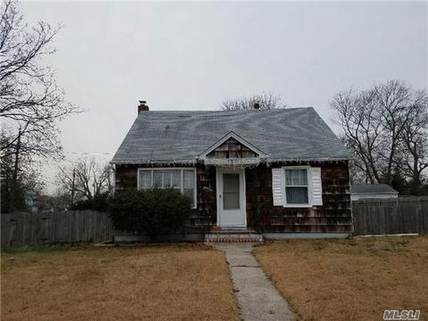 160 Grove Ave, Patchogue, NY 11772 photo 1