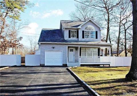 11 Madison St, Mastic, NY 11950 photo 1