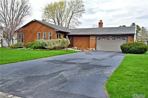 7 Windward Ln, Commack, NY 11725 photo 1