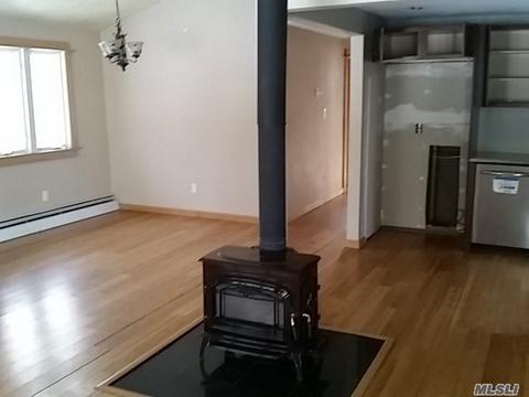 8 Somers Pl, Mastic, NY 11950 photo 1