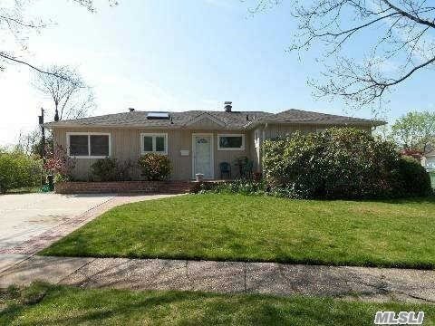 7 Steven St, Plainview, NY 11803 photo 1