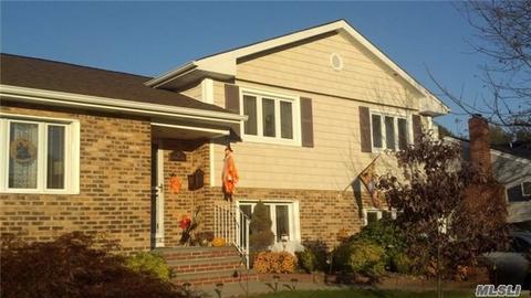 9 Haypath Rd, Plainview, NY 11803 photo 1