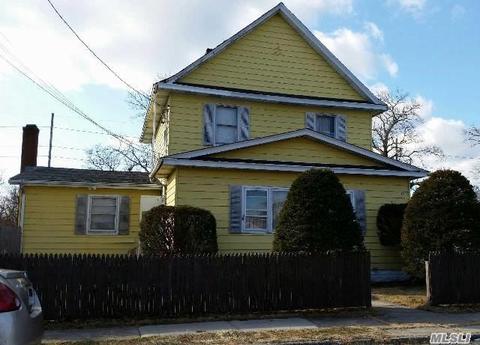 16 N Summit Ave, Patchogue, NY 11772 photo 1