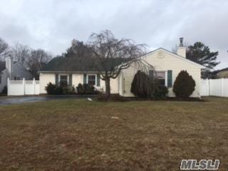 4 Osprey Dr, Patchogue, NY 11772 photo 1
