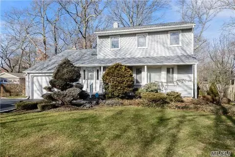 108 Gannet Dr, Commack, NY 11725 photo 1