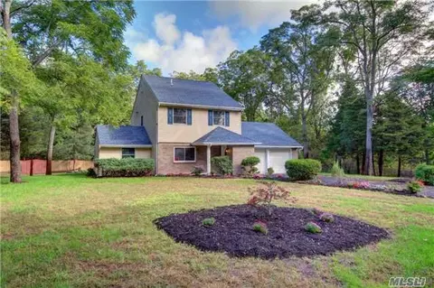 61 Pauls Path, Coram, NY 11727 photo 1