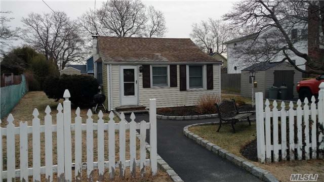 19 Waterworks Rd, Patchogue, NY 11772 photo 1