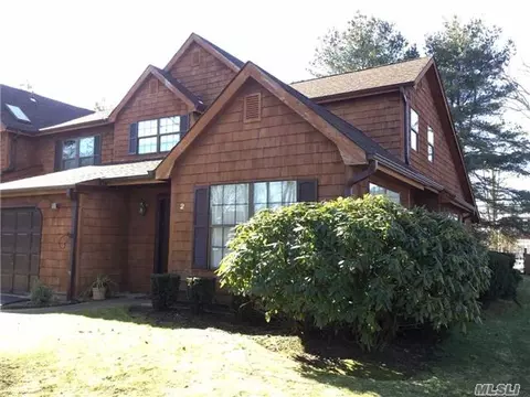 2 Sutton Pl, Islip, NY 11751 photo 1