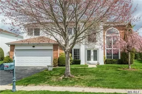 176 Fairway View Dr, Commack, NY 11725 photo 1