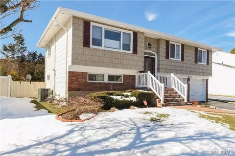 21 Richard Ct, Plainview, NY 11803 photo 1