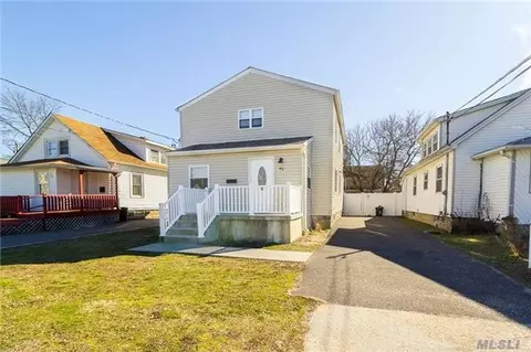 42 Northridge St, Patchogue, NY 11772 photo 1